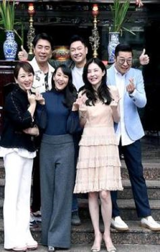 <b><font color='#FF0000'>婚姻结业式</font></b>