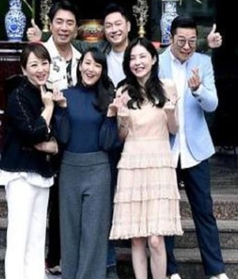 <b><font color='#FF0000'>婚姻结业式</font></b>